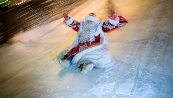 Дед Мороз на открытии катальной горки в Александровском саду