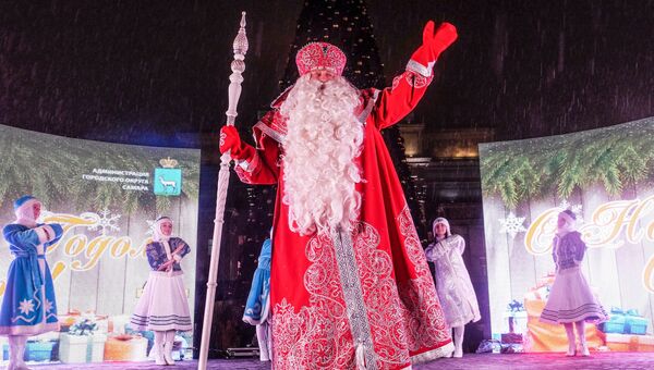 Дед Мороз из Великого Устюга во время тожественного зажжения иллюминации на главной ёлке в Самаре