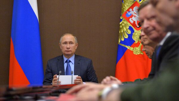 Президент РФ Владимир Путин проводит совещание в резиденции Бочаров ручей по вопросам создания новых видов вооружений