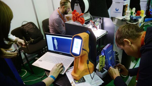 Демонстрация 3d-печати на выставке 3D Print Expo 2016 в Москве