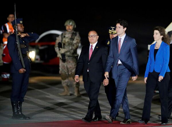 Канадский политик Джастин Трюдо в аэропорту города Лима перед саммитом АТЭС