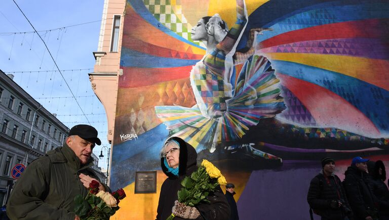 На открытии памятника балерине Майе Плисецкой на улице Большая Дмитровка