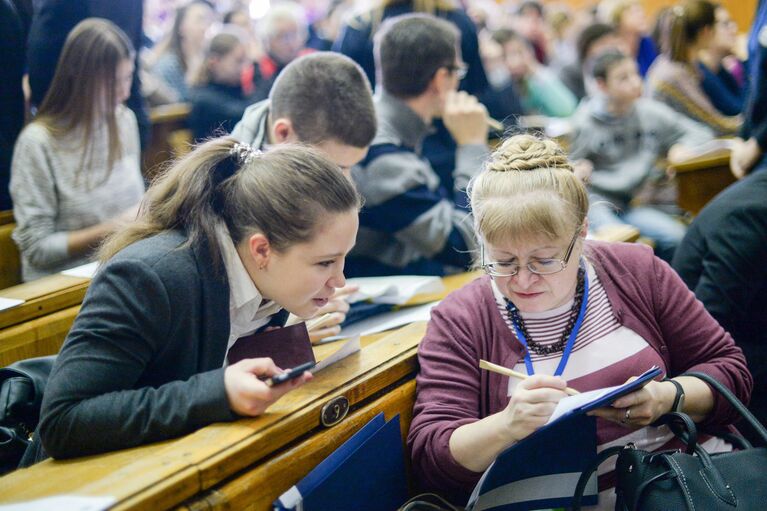 Участники Всероссийского географического диктанта в Главном здании МГУ имени М.В.Ломоносова