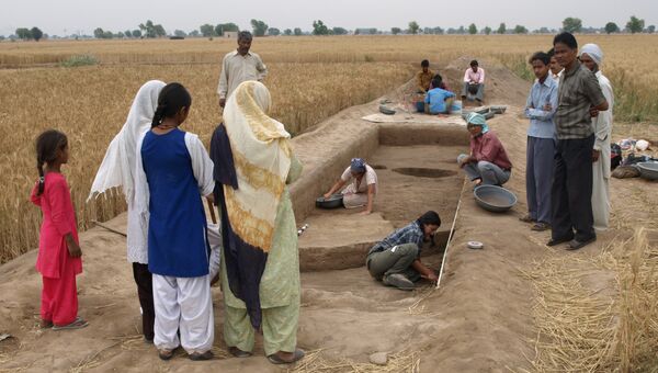 Ученые проводят раскопки на территории древнего индийского поселения в долине реки Инд