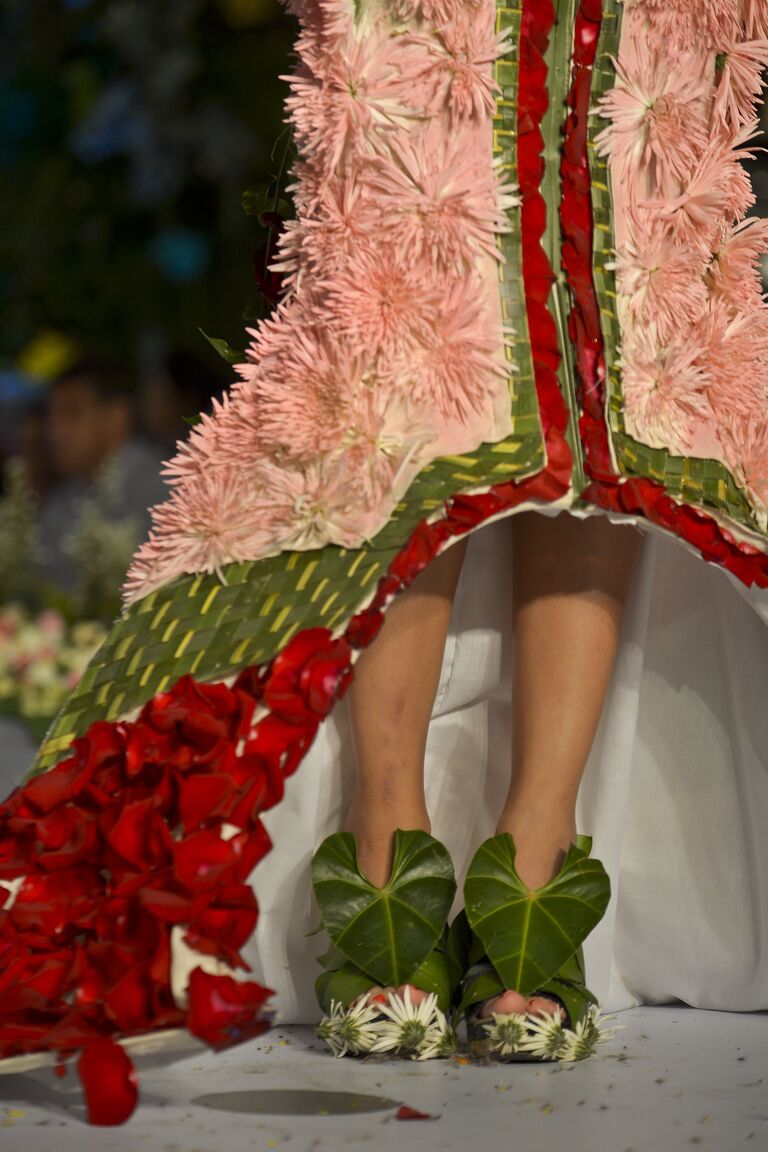 Модель во время показа BioFashion Show в Кали, Колумбия