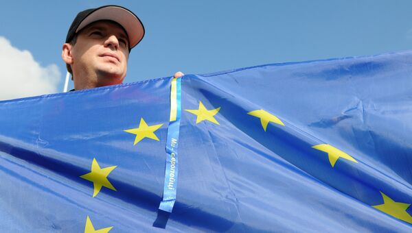Участник акции на Площади Независимости в Киеве, посвященной подписанию экономической части Соглашения об ассоциации между Украиной и Европейским Союзом