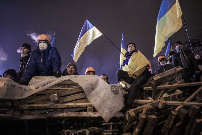 Сторонники евроинтеграции на баррикадах на площади Независимости в Киеве Сторонники евроинтеграции на баррикадах на площади Независимости в Киеве