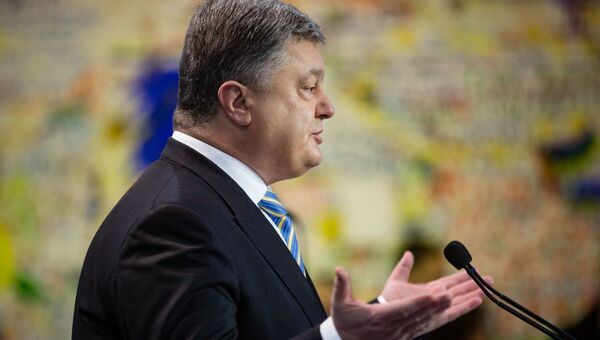 Президент Украины Петр Порошенко во время мероприятия по случаю Дня достоинства и свободы