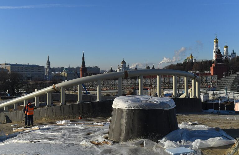 Строительство парка Зарядье в Москве