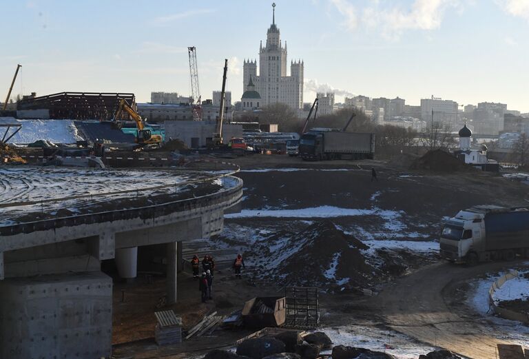 Строительство парка Зарядье в Москве