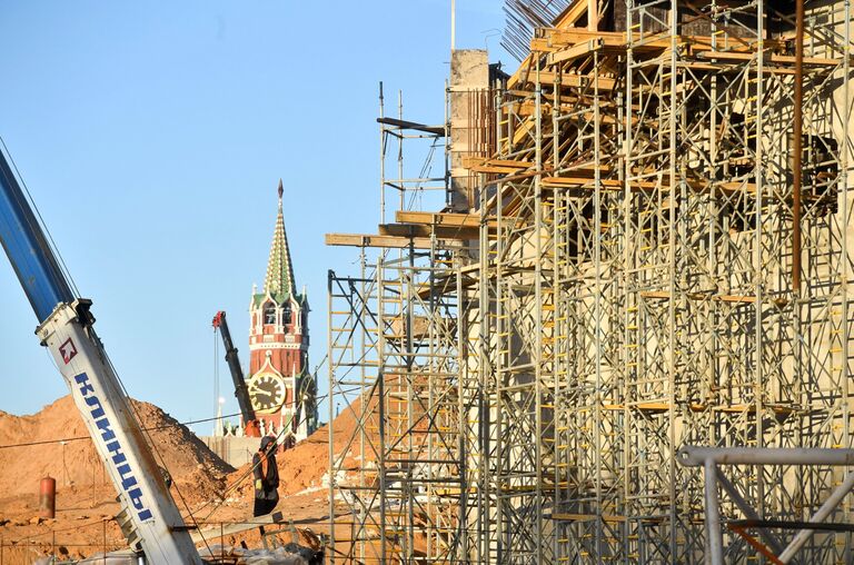 Строительство парка Зарядье в Москве