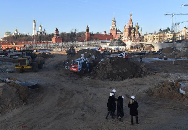 Строительство парка Зарядье в Москве