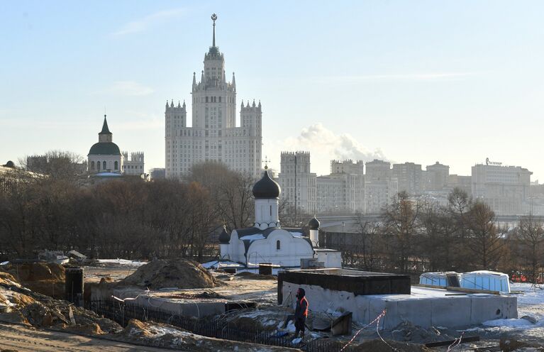 Строительство парка Зарядье в Москве