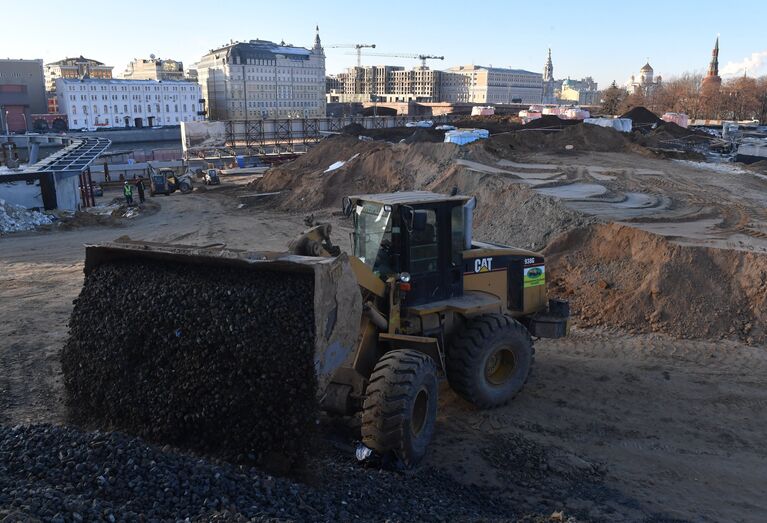 Строительство парка Зарядье в Москве