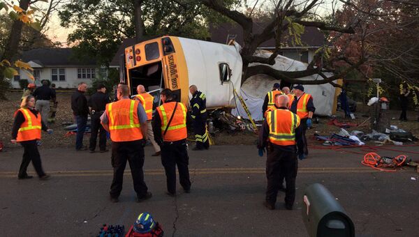 Место аварии школьного автобуса в американском городе Чаттануга, штат Теннесси. 21 ноября 2016