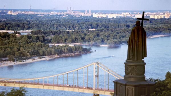 Вид из парка Владимирская горка на реку Днепр. Киев