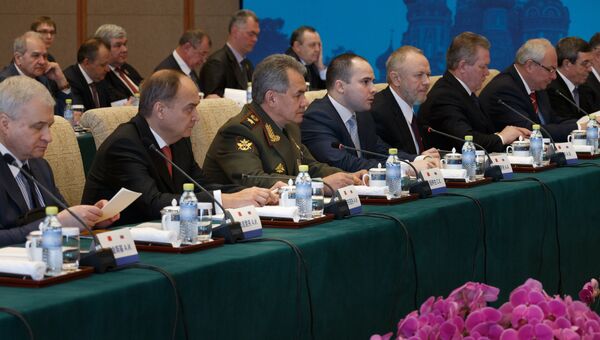Министр обороны РФ Сергей Шойгу во время встречи в Пекине с заместителем председателя Центрального военного совета КНР Сюй Циляном