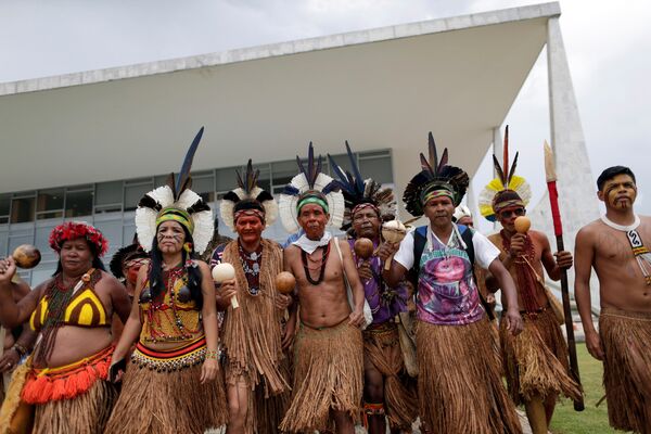 Коренные жители из племени Паташо заняли часть дворца Планалту, 22 ноября 2016