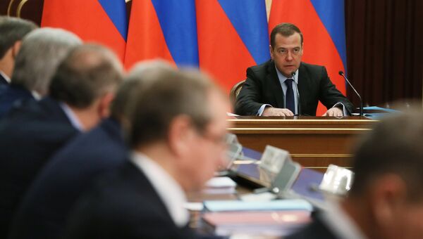 Премьер-министр РФ Д. Медведев проводит заседание правительственной комиссии по вопросам социально-экономического развития Дальнего Востока и Байкальского региона