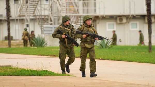 Военнослужащие российской военной базы в Абхазии во время тренировки. Архивное фото