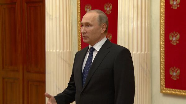 Путин назвал резолюцию о противодействии российским СМИ деградацией демократии Путин назвал резолюцию о противодействии российским СМИ деградацией демократии