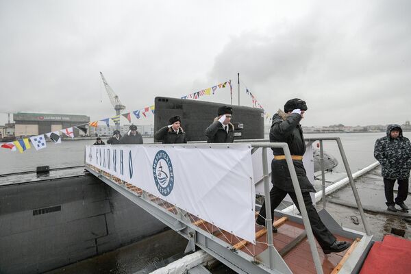 Торжественная церемония передачи подлодки Колпино ВМФ России на пристани АО Адмиралтейские верфи в Санкт-Петербурге