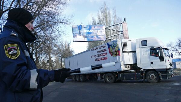 Автомобиль конвоя МЧС России с гуманитарным грузом для жителей Донбасса. Архивное фото