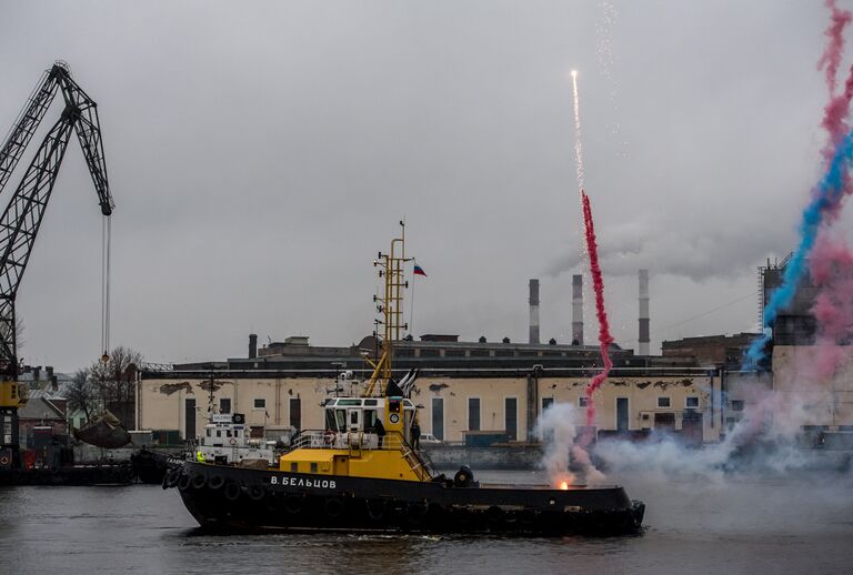 Торжественная церемония передачи подлодки Колпино ВМФ России на пристани АО Адмиралтейские верфи в Санкт-Петербурге