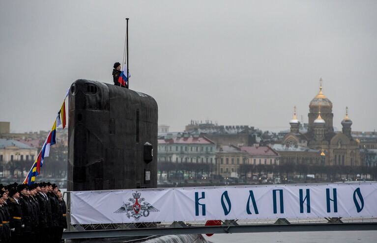 Торжественная церемония передачи подлодки Колпино ВМФ России на пристани АО Адмиралтейские верфи в Санкт-Петербурге