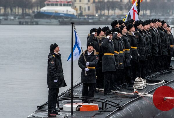 Торжественная церемония передачи подлодки Колпино ВМФ России на пристани АО Адмиралтейские верфи в Санкт-Петербурге