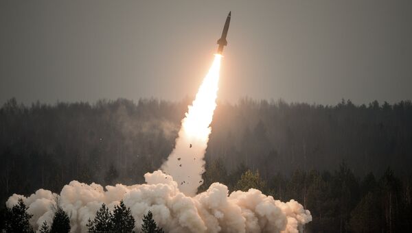 Показательный пуск ракеты из комплекса Точка-У на полигоне Луга в Ленинградской области