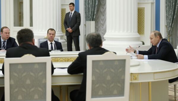 Президент РФ Владимир Путин во время заседания Совета при президенте РФ по стратегическому развитию и приоритетным проектам. 25 ноября 2016.