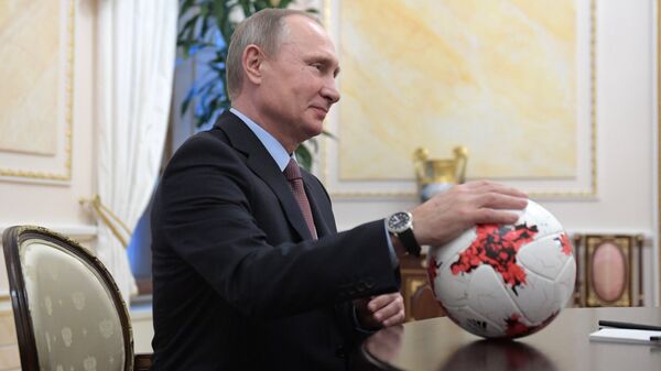 Президент РФ Владимир Путин во время встречи в Кремле с президентом ФИФА Джанни Инфантино. 25 ноября 2016