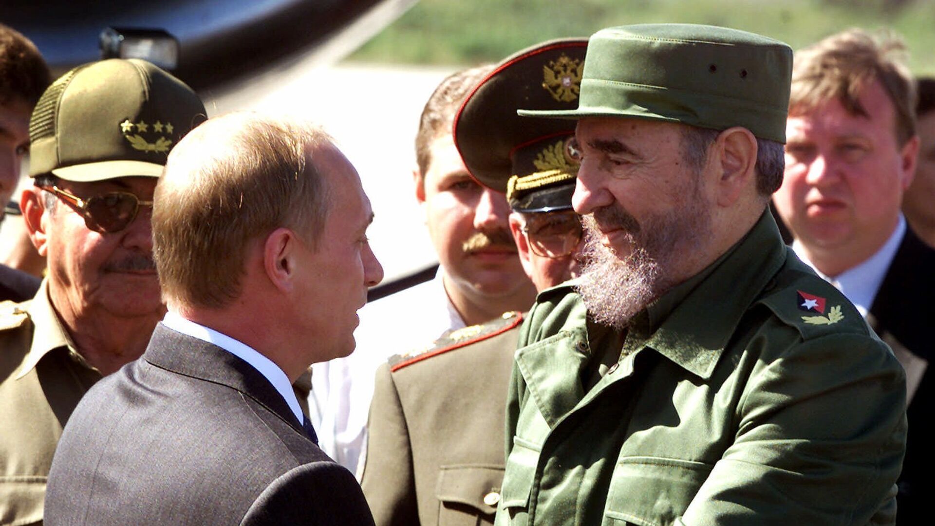 Владимир Путин и Фидель Кастро в Варадеро. 17 декабря 2000 - РИА Новости, 1920, 22.11.2022
