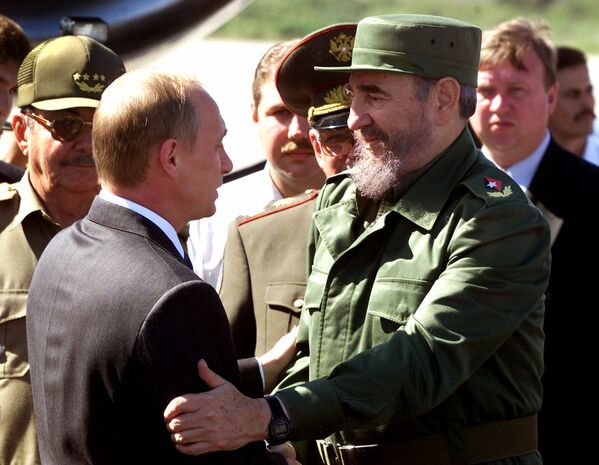 Президент России Владимир Путин и президент Кубы Фидель Кастро в Варадеро. 17 декабря 2000