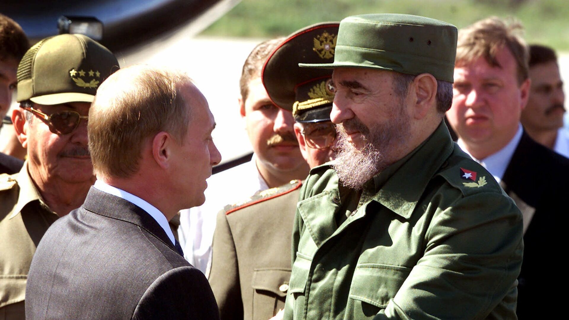 Президент России Владимир Путин и президент Кубы Фидель Кастро в Варадеро. 17 декабря 2000 - РИА Новости, 1920, 29.09.2023