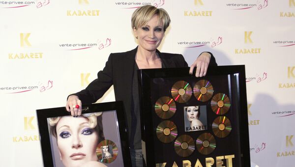 Французская певица Патрисия Каас с наградой за альбом Кабаре в Париже, Франция