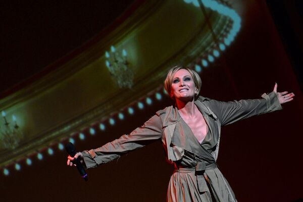 Французская певица Патрисия Каас во время концерта Каас поет Пиаф в Нью-Йорке, США