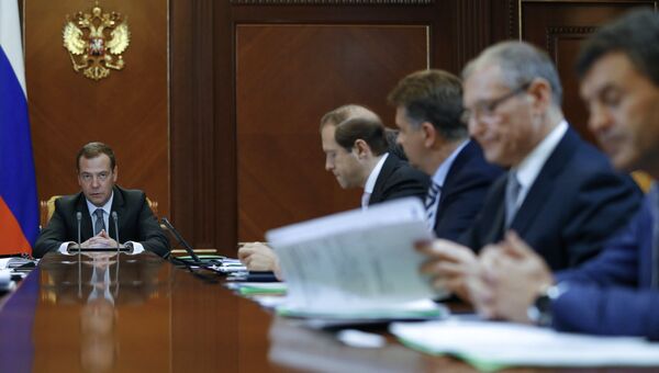 Председатель правительства РФ Дмитрий Медведев проводит совещание по финансово-экономическим вопросам. 28 ноября 2016