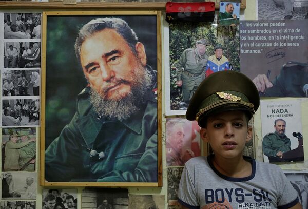 Юный поклоник бывшего президента Кубы Фиделя Кастро
