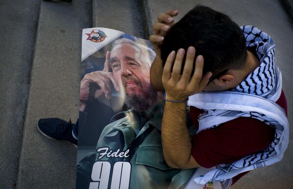Палестинский студент скорбит о смерти Фиделя Кастро