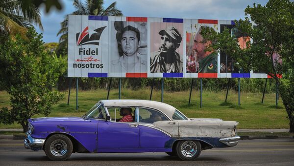 Щит с изображением лидера кубинской революции Фиделя Кастро. Гавана. Архивное фото