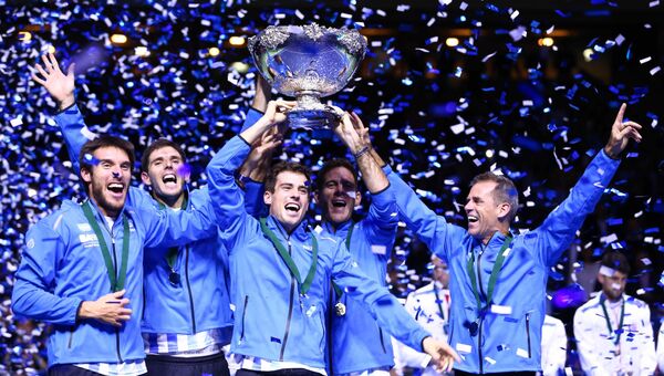 Теннисисты сборной Аргентины радуются победе в Кубке Дэвиса. 27 ноября 2016