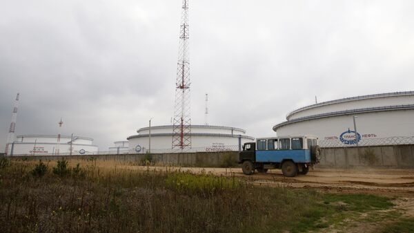 Емкости для хранения нефти в Гомельской области. Архивное фото