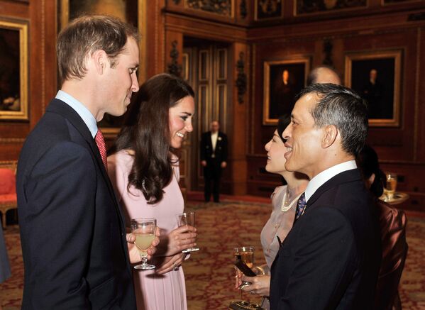 Британский принц Уильям, его жена Кэтрин, герцогиня Кембриджская, кронпринц Таиланда Маха Вачиралонгкорн, принцесса Срирасми в Виндзорском замке, Великобритания