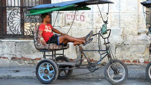 Мото-рикша в исторической части Гаваны