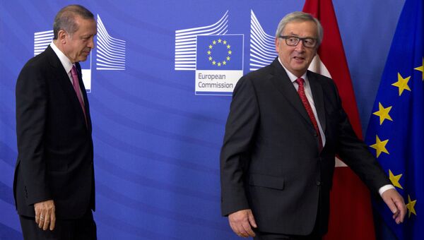 Президент Турции Реджеп Эрдоган и председатель Европейской комиссии Жан-Клод Юнкер. Архивное фото