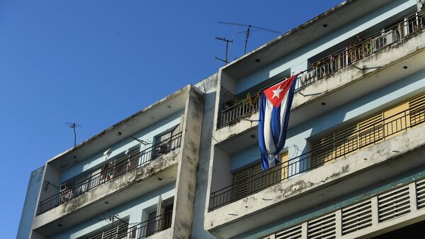 Флаг га балконе в исторической части Гаваны