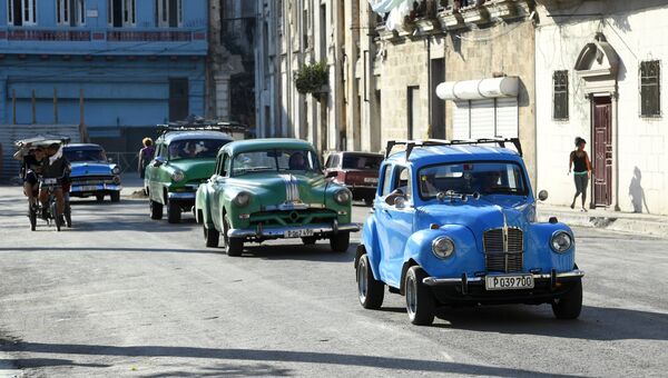Автомобили в исторической части Гаваны. Архивное фото