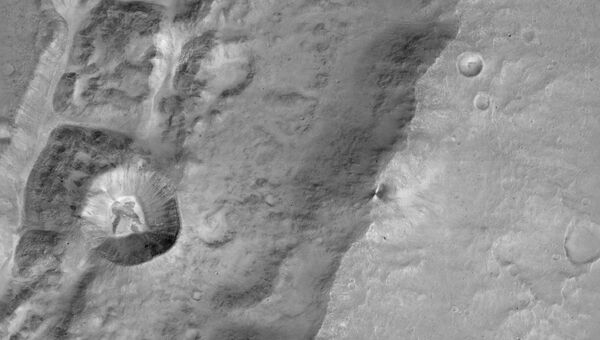 Кратер Да Винчи на экваторе Марса, снимок зонда TGO